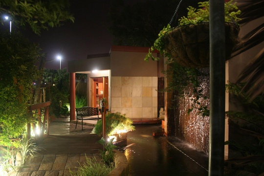 Night entrance, á La Martha’s Air-Port Guest House 