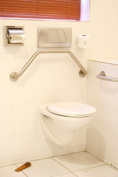 Bathroom, Wheelchair-friendly Room, á La Martha’s Air-Port Guest House
